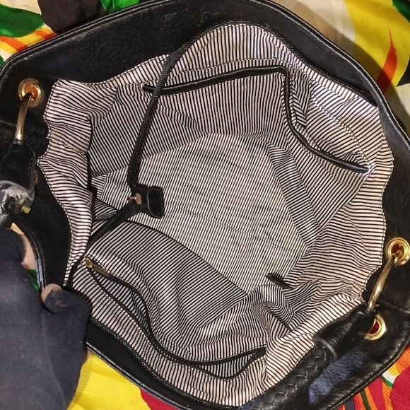 Black Shoulder Bag with Glossy Finish - Picture 7 of 8